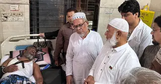 সন্ত্রাসীদের হামলায় আহত জামায়াত নেতাকে দেখতে হাসপাতালে বিরোধীদলীয় নেতা